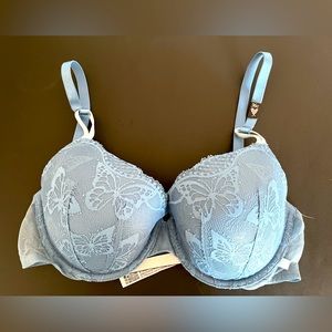 Victoria’s Secret Lightly Lined Bra. Size 36C. NWT